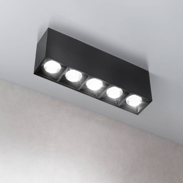 pol_pl_Lampa-liniowa-natynkowa-15w-4000K-czarna-JDL-3T-1062_6-Photoroom.jpg