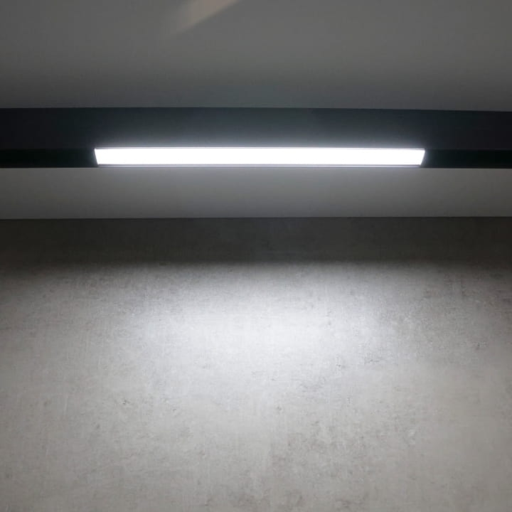 lampa_led_magnetyczna_MX012_12W_30cm_stripe_czarna_zimna.jpg