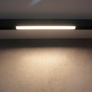 lampa_led_magnetyczna_MX012_12W_30cm_stripe_czarna_ciepla.jpg