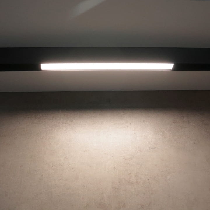 lampa_led_magnetyczna_MX012_12W_30cm_stripe_czarna_neutralna.jpg
