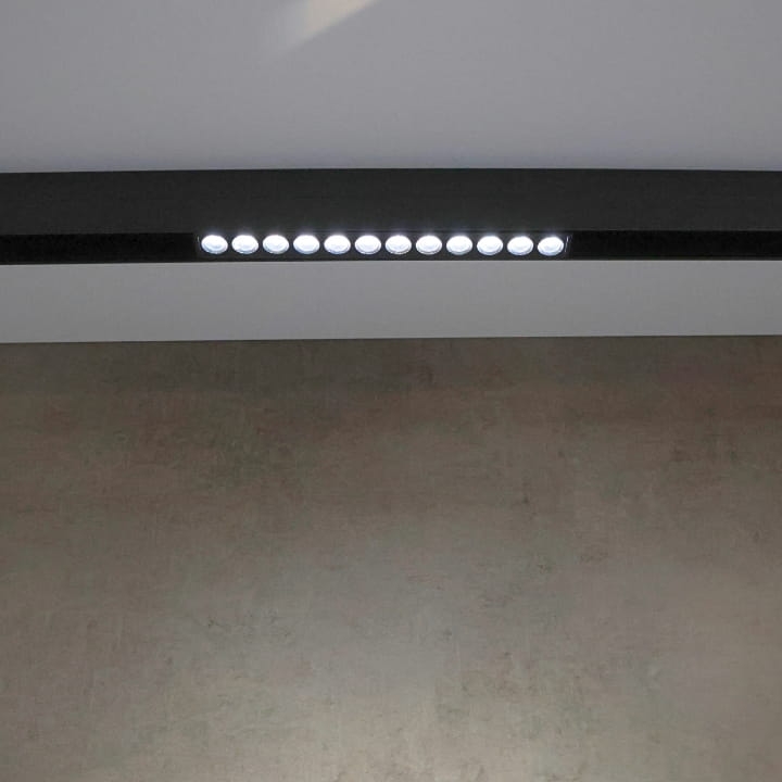 lampa_led_magnetyczna_MX017_10W_22cm_dots_czarna_zimna.jpg