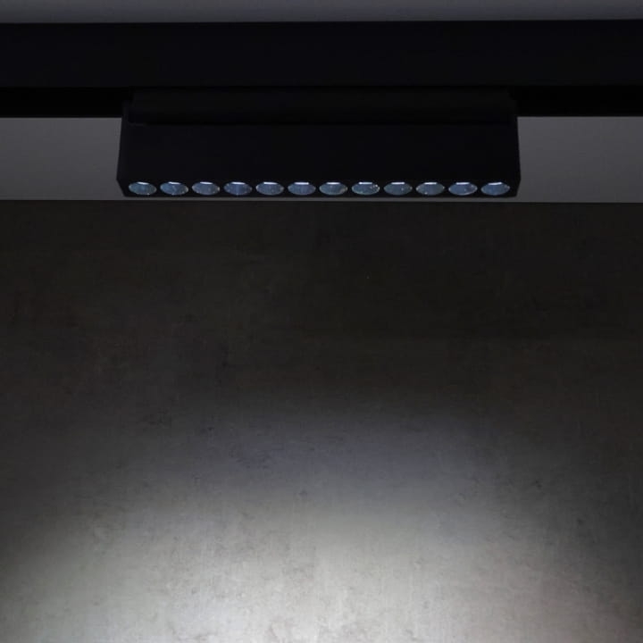 lampa_led_magnetyczna_MX037R_10W_22cm_dots_reflektor_zimne.jpg