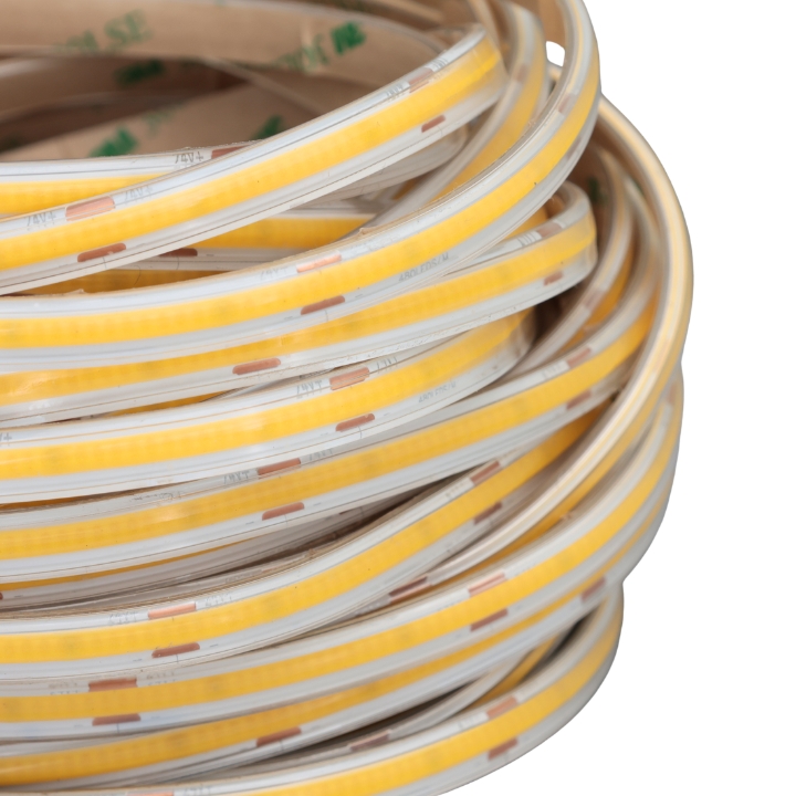 wodoodporna_tasma_led_480_cob_4.9w_24v_zblizenie.jpg